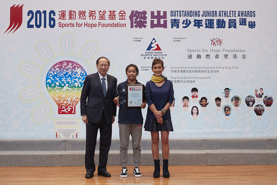 Miss Marie-Christine Lee, Founder of the Sports for Hope Foundation (right) and Mr Pui Kwan-kay SBS MH, Vice-President of the Sports Federation & Olympic Committee of Hong Kong, China (left), awarded trophy and certificate to Mak Cheuk-wing (Windsurfing, centre), the winner of the Most Outstanding Junior Athlete Award of 2016.